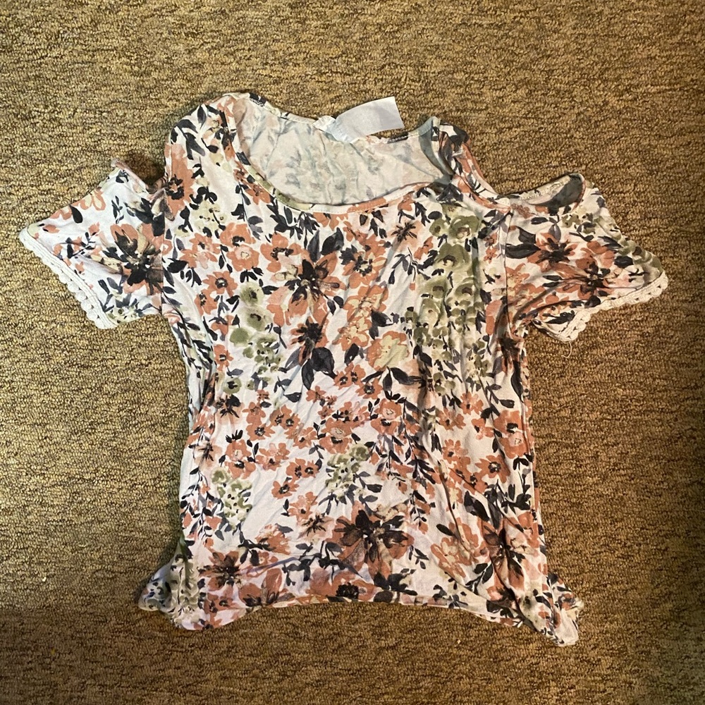 Floral off cold shoulder tee shirt!
